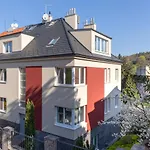 Apartman 2+Kk, 50 M2 V Klidne Lokalite. 10 Min Od Centra Prahy.